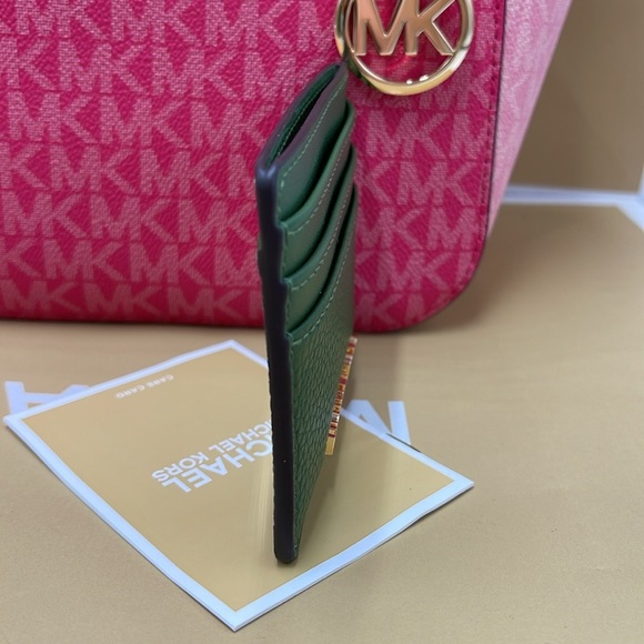 MICHAEL KORS
Large Pebbled Leather Card Holder Case
Fern Green 
NWT - Picture 10 of 16